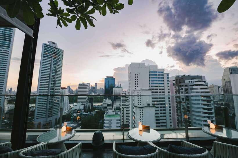 Bangkok: Sky on 20 Rooftop Bar With Free Flow Drinks - How Sky on 20 compares with an ordinary Bangkok bar stop