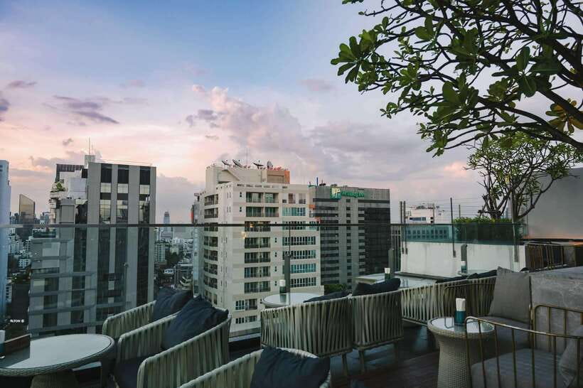 Bangkok: Sky on 20 Rooftop Bar With Free Flow Drinks - Booking details that affect your decision