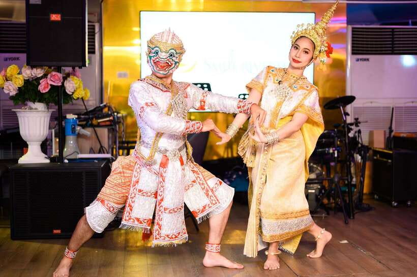 Bangkok: Smile Riverside Dinner Cruise - Live music, Thai dance, and cabaret