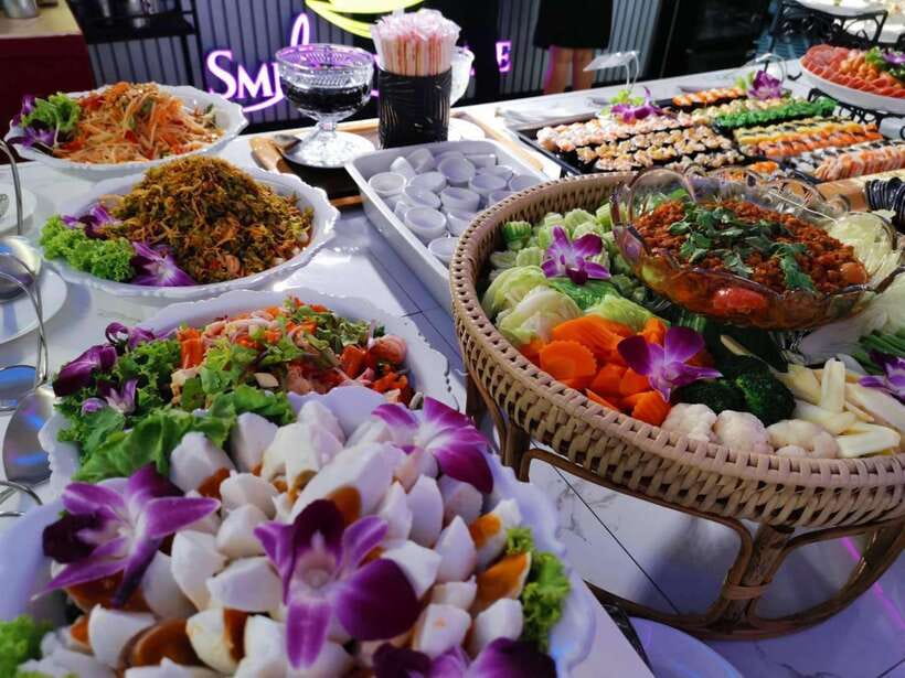 Bangkok: Smile Riverside Dinner Cruise - Who will enjoy this cruise most