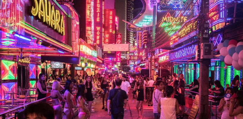 Bangkok: Soi Cowboy, Nana, Soi 11, Rooftops, Clubs & Go Go’s - Walking through Soi Cowboy