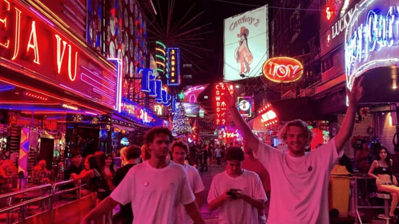 Bangkok: Soi Cowboy, Nana, Soi 11, Rooftops, Clubs & Go Go’s - Spectrum Lounge for Bangkok skyline views