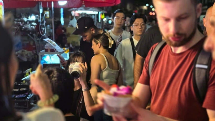 Bangkok: Street Food Tasting Tour at Night - What the six food stops can offer