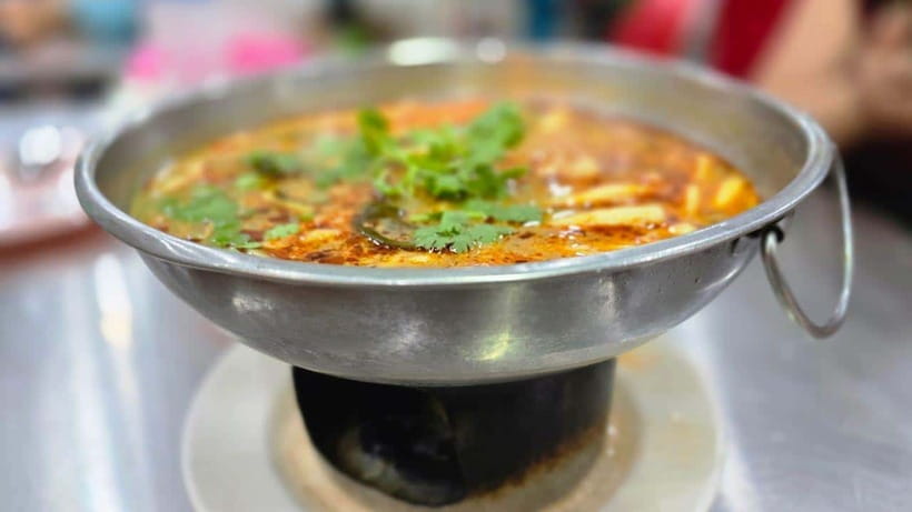 Bangkok: Street Food Tasting Tour at Night - A nighttime walk with real trade-offs