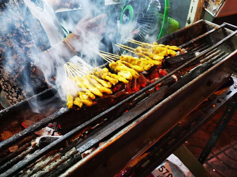 Bangkok: Street Food Tasting Tour at Night - Who should book this Chinatown food walk?