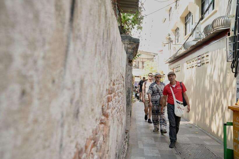Bangkok: Talad Noi Hidden Gems & Street Food Adventure - Starting at River City and Entering Talad Noi