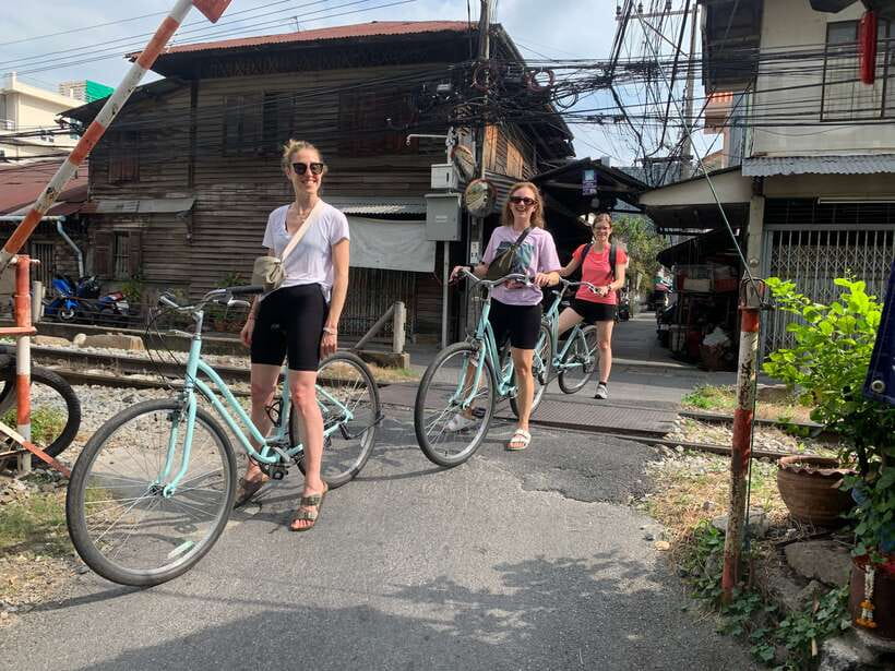 Bangkok: Temples, Canals & Local Life Bike Tour - Why Thonburi makes such a good cycling area