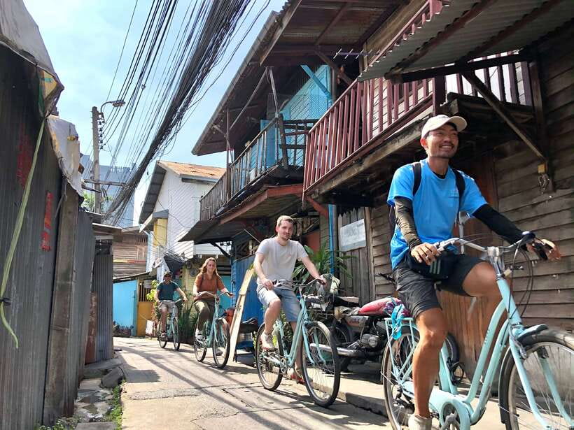 Bangkok: Temples, Canals & Local Life Bike Tour - Wat Khun Chan, the main temple visit