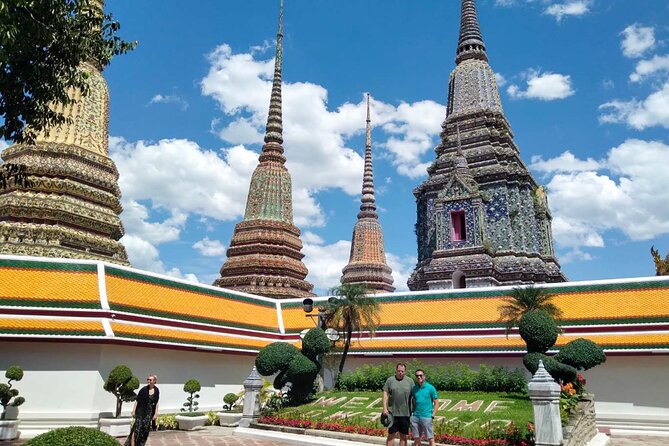 Bangkok Temples Tour at Wat Arun, Wat Phoa and Wat Saket - Group size, transport, and the meeting point