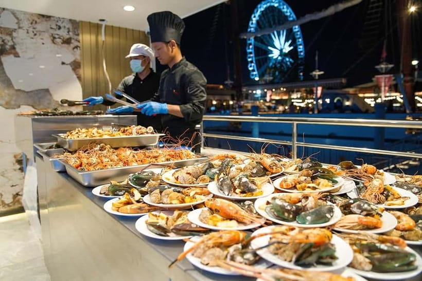 Bangkok:The Planet Sunset&Dinner Cruise on Chao Phraya River - Buffet dinner: plenty of choice, mixed expectations
