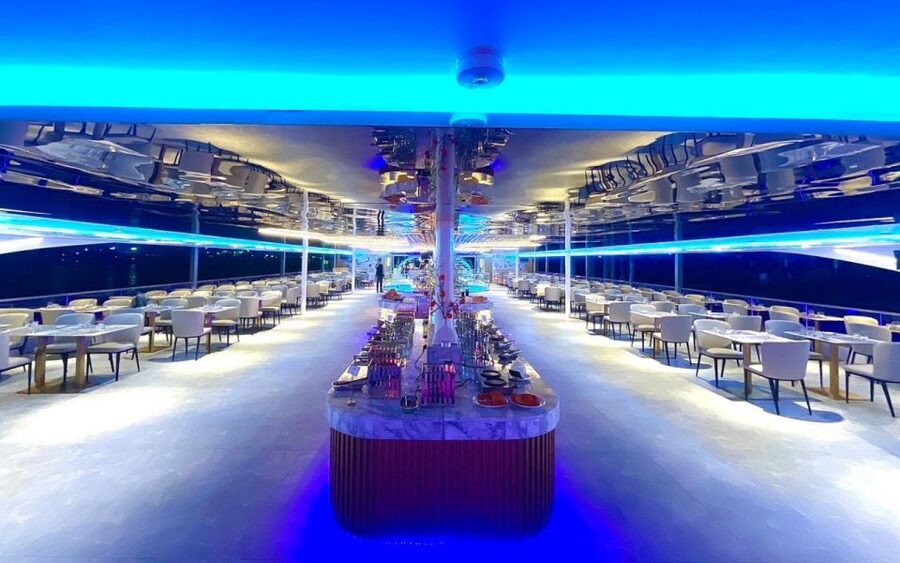 Bangkok:The Planet Sunset&Dinner Cruise on Chao Phraya River - Service and the small details that shape the night