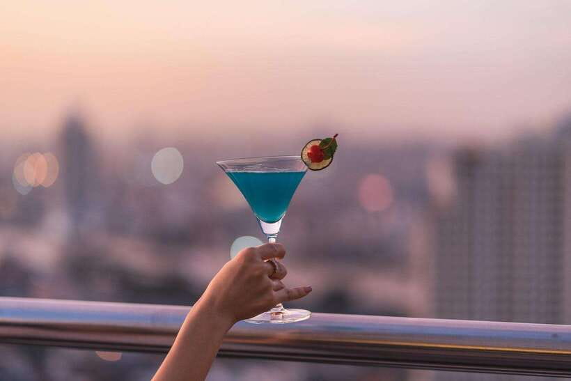 Bangkok: ThreeSixty Rooftop Bar at Millennium Hilton - The indoor bar gives you the full panorama