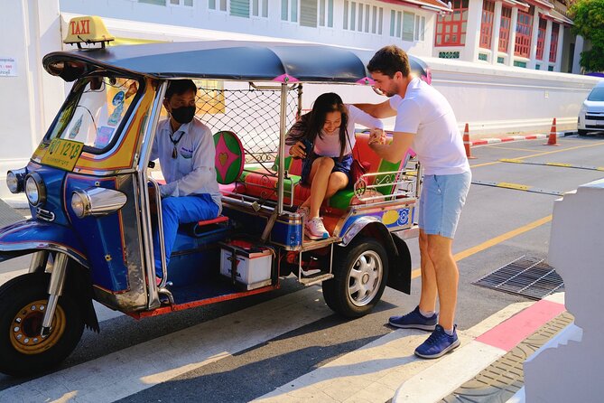 Bangkok Thrilling Tuk Tuk Tour (Private & All-Inclusive) - The Giant Swing and Wat Suthat area