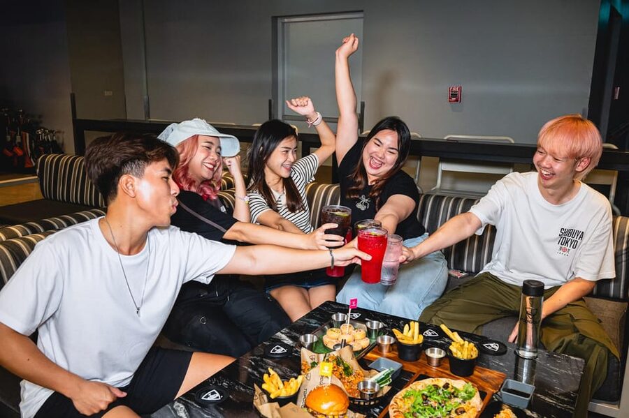 Bangkok: Topgolf Megacity Packages - The atmosphere: more social than traditional golf