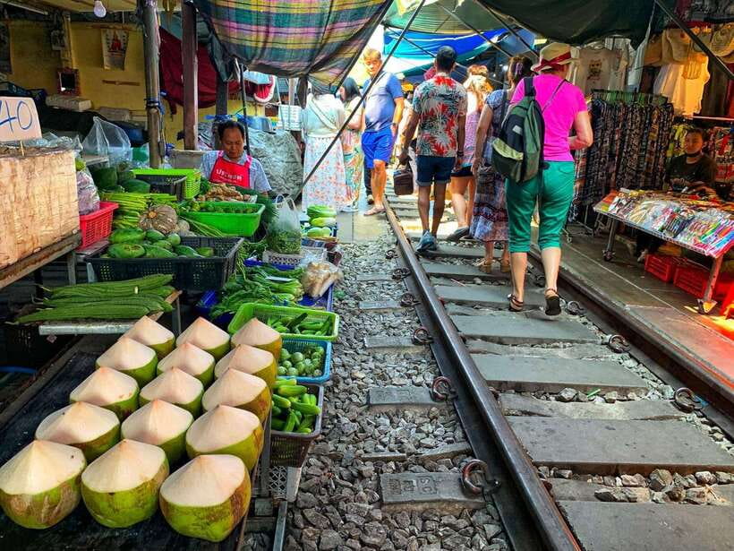 Bangkok: Train Market & Floating Market with Boat Ride - Is $25 good value for a full day?