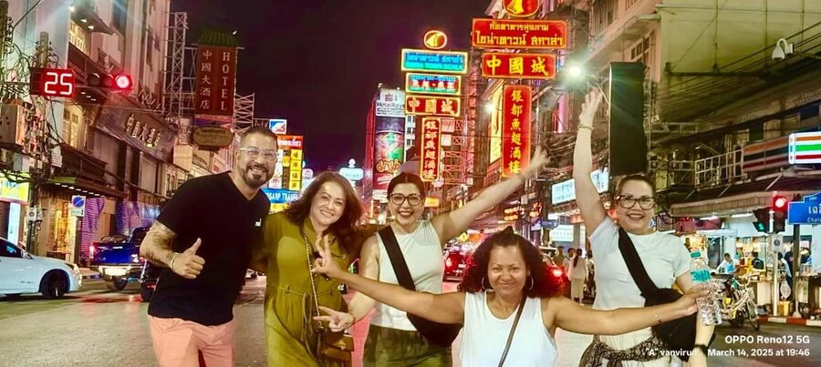 Bangkok: Tuk Tuk Adventure Chinatown Michelin Food & Temples - Walking Yaowarat Night Market