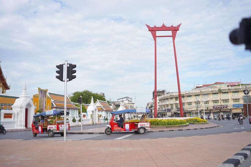Bangkok: Tuk Tuk Day Pass App & Boat Chao Phraya River - The Chao Phraya boat: the relaxing half of the day