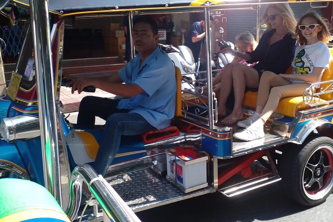 Bangkok Tuk Tuk Walk & Temple Tour With Wat Pho, Arun & Traimit - Wat Traimit and the five-and-a-half-ton Buddha