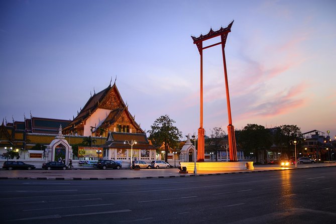 Bangkok Under the Night Lights by TUK-TUK (SHA Plus) - Walking through Wat Pho at night