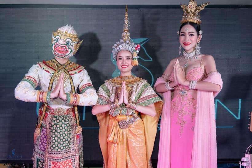 Bangkok: Unicorn Chao Phraya River Dinner Cruise - Wat Arun and the old royal riverfront