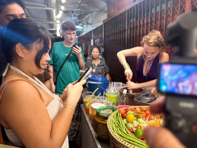 Bangkok Walking Tour : Mouthwatering Journey Food Tour - Starting at I’m Chinatown Mall