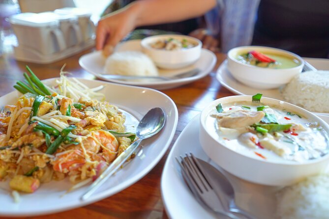 Bangkok Wat Pho and Flower Market Historical Walking Tour - Thai lunch near Tha Tien