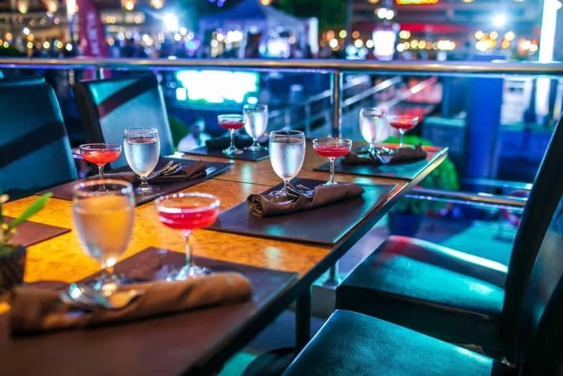 Bangkok: White Orchid Chao Phraya Cruise, Thai Buffet & Beer - Thai dance and the live band