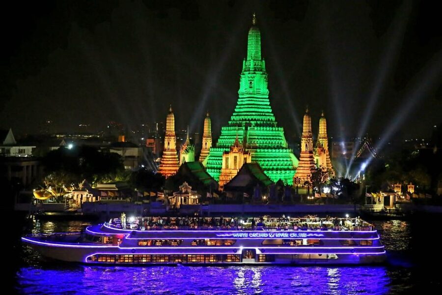 Bangkok: White Orchid Chao Phraya Dinner Cruise - The buffet: plenty of choice, mixed expectations