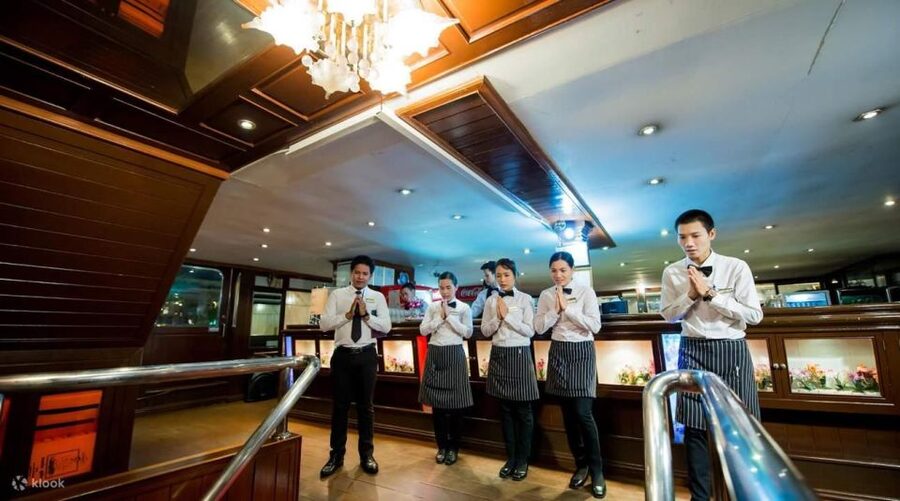 Bangkok: White Orchid Chao Phraya Dinner Cruise free Beer - Why the Chao Phraya looks best after sunset