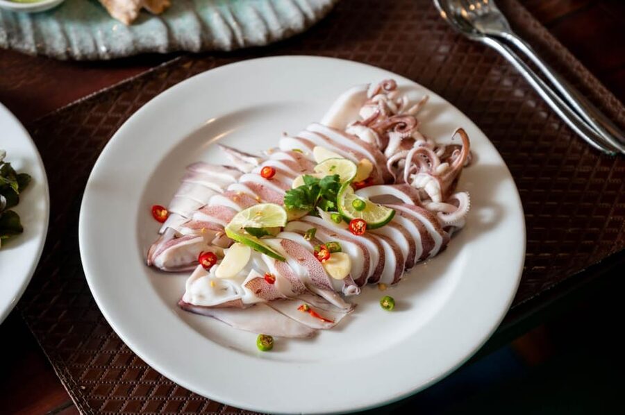 Bangkok: Wonderful Pearl Dinner Cruise and Live Performance - Who should book the Wonderful Pearl?