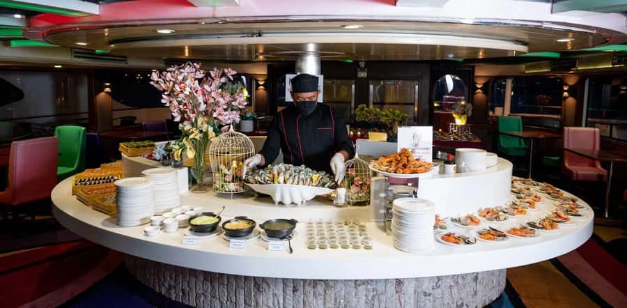 Bangkok: Wonderful Pearl Dinner Cruise and Live Performance - Open-air views versus indoor comfort