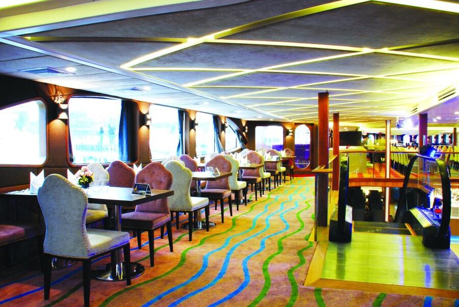 Bangkok: Wonderful Pearl Dinner Cruise at River City Pier - Who will enjoy this evening most