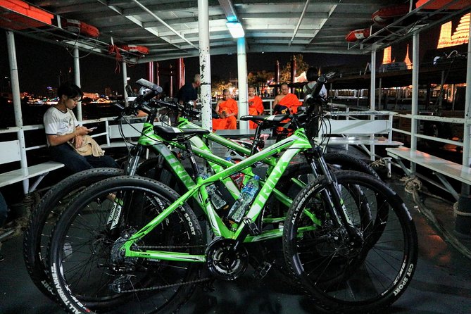 Bike Bangkok at Night with Thai Dinner - Wat Pho and the temple district after dark