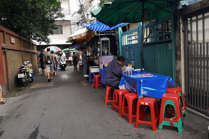 CHOB Bangkok Walking Tour (Talking + Walking + Eating) - Temples, monuments, and Bangkok’s older center