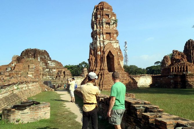 Colors of Ayutthaya Full-Day Bike Tour - Wat Mahathat and the famous Buddha head