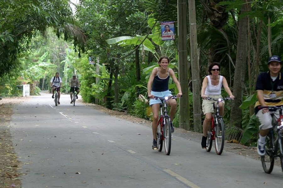 Colors Of Bangkok: 4-Hour Small Group Bike Tour - Bang Nam Phueng Floating Market