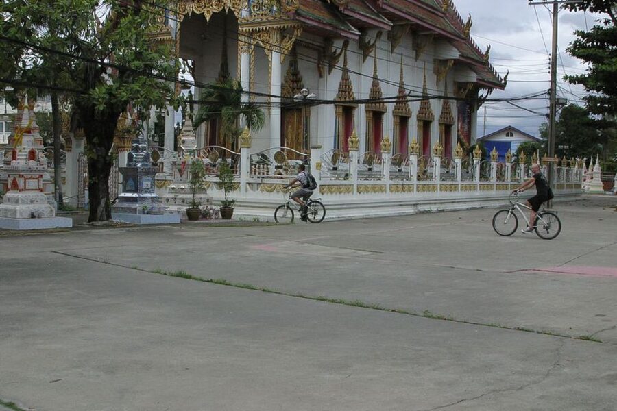 Colors Of Bangkok: 4-Hour Small Group Bike Tour - Ganesh, Thai Buddhism, and the Park
