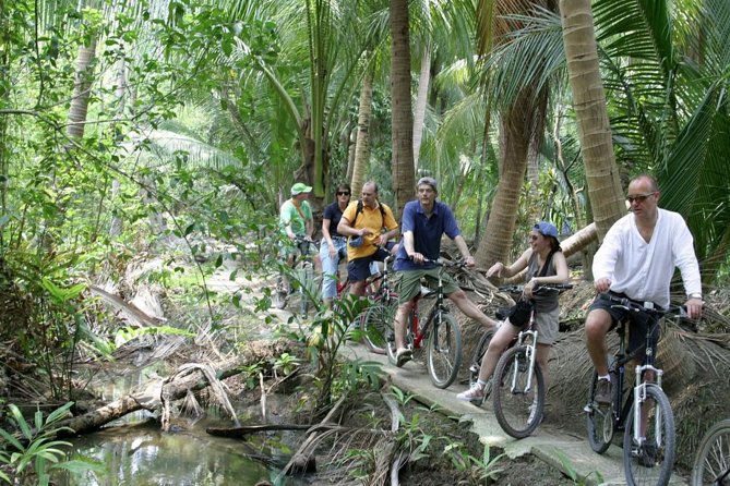 Colors of Bangkok - Lunch, water, and the social side of the ride