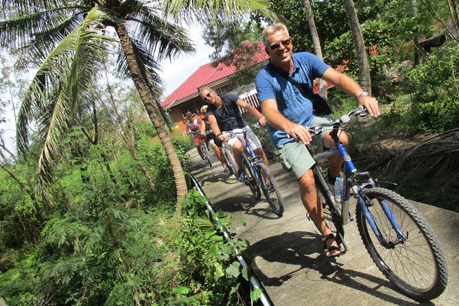 Countryside Bangkok and a Local Floating Market Tour by Bicycle Including Lunch - Crossing by boat to the green side