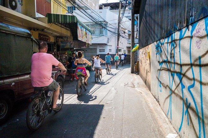 Countryside Bangkok and a Local Floating Market Tour by Bicycle Including Lunch - Guides and the feel of a small group