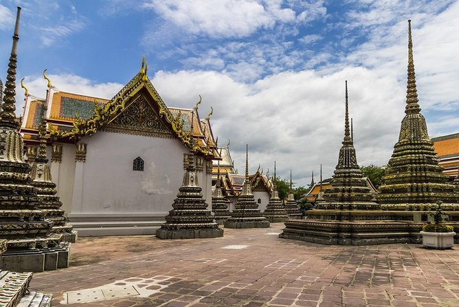 Cultural Treasures of Bangkok: Temples & Royal Palace Tour - Hotel pickup, traffic, and the shared versus private choice