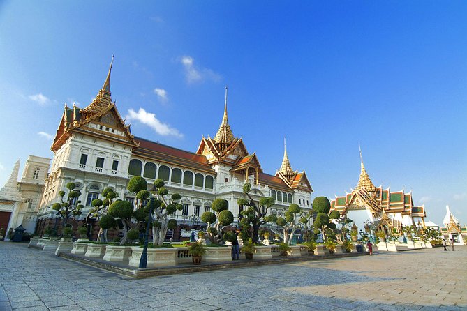 Damnern Saduak Floating Market, Grand Palace and Wat Phra Keo Tour from Bangkok - Lunch beside the canals