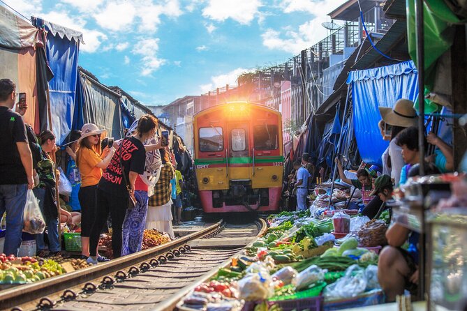 Damnoen Saduak Floating Market & Maeklong Railway From Bangkok - What the longtail boat adds at Damnoen Saduak