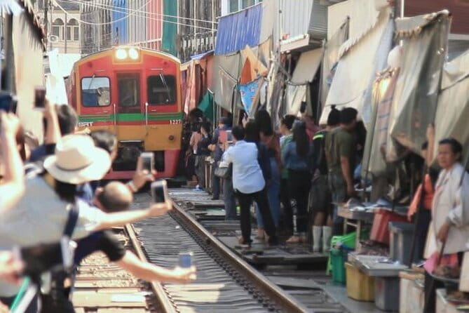 Damnoen Saduak Floating Market & Railway Market Tour from Bangkok - Mae Klong Railway Market and the passing train