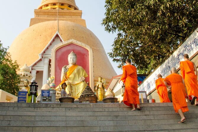 Damnoen Saduak Floating Market & Railway Market Tour from Bangkok - Who will enjoy this tour most
