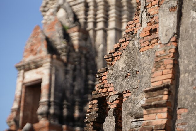 Day Tour From Bangkok to Ayutthaya By Bus - Guides who make the ruins easier to understand