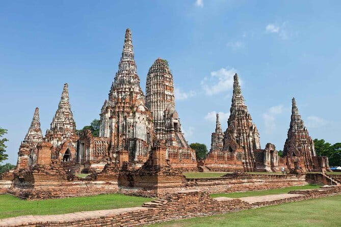 Day Trip to Bangkok Floating Market & Maeklong Railway - What the guides add to a fixed schedule