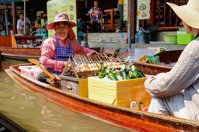 Day Trip to Bangkok Floating Market & Maeklong Railway - Riding the long-tail boat to Damnoen Saduak