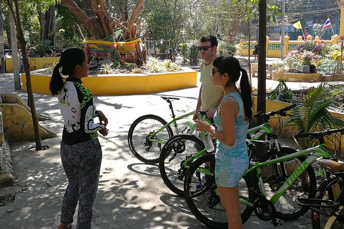 Explore Bangkok by Bike & Boat with Lunch - Talat Phu Market: a practical start with local flavor