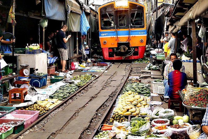 Famous Markets Tour: Maeklong Railway & Damnoen Saduak Floating - Maeklong Railway Market and the passing train